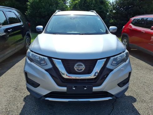 Used 2019 Nissan Rogue SV FWD image 2