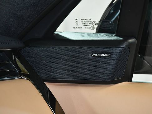 Used 2024 Land Rover Range Rover Sport SE image 39