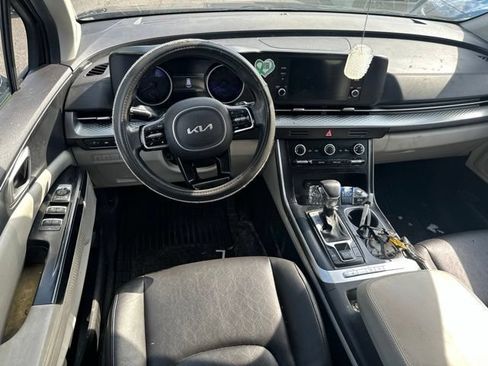 Used 2024 Kia Carnival LX FWD image 11