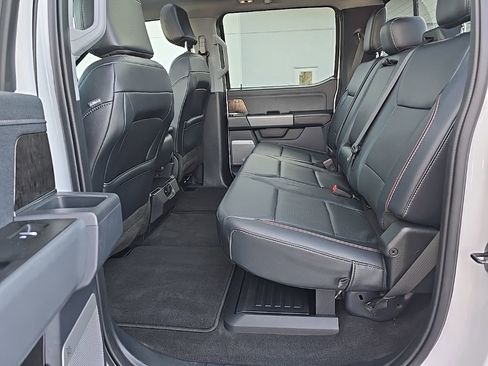 Used 2024 Ford F350 Lariat image 28