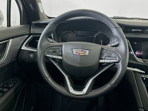 Used 2025 Cadillac XT6 Premium Luxury image 18