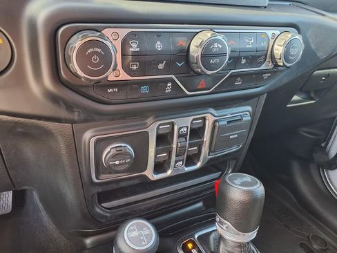 Used 2023 Jeep Wrangler Unlimited w/ Cold Weather Group image 15