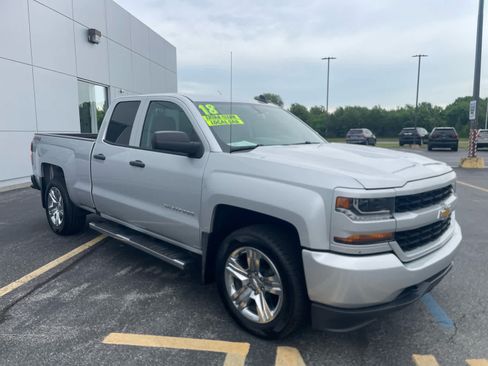 Used 2018 Chevrolet Silverado 1500 Custom w/ Custom Value Package AWD/4WD image 3