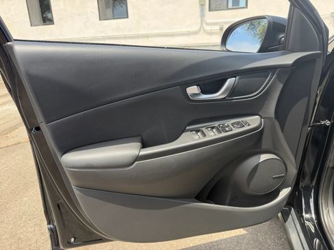 Used 2023 Hyundai Kona Limited FWD image 9