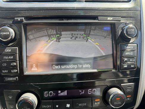 Used 2015 Nissan Altima 2.5 SL w/ Technology Package FWD image 16