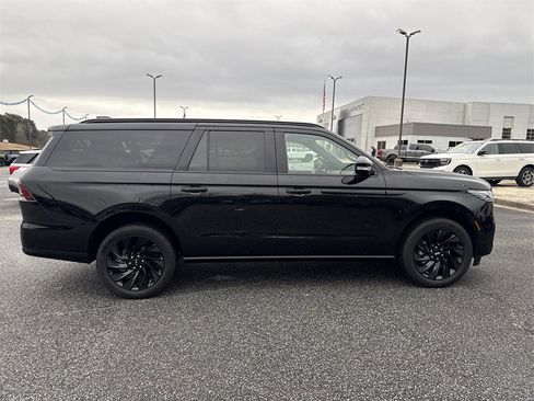 Used 2025 Lincoln Navigator L Reserve w/ Jet Appearance Package image 8