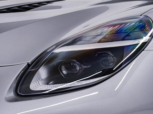 New 2025 Aston Martin Vanquish image 6