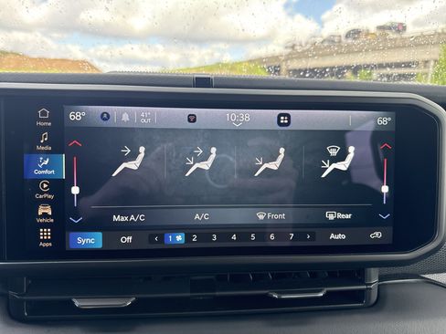 Used 2024 Jeep Wrangler Unlimited Rubicon AWD/4WD image 29