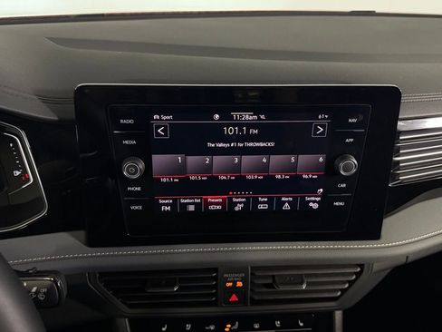 Used 2025 Volkswagen Jetta SEL image 18