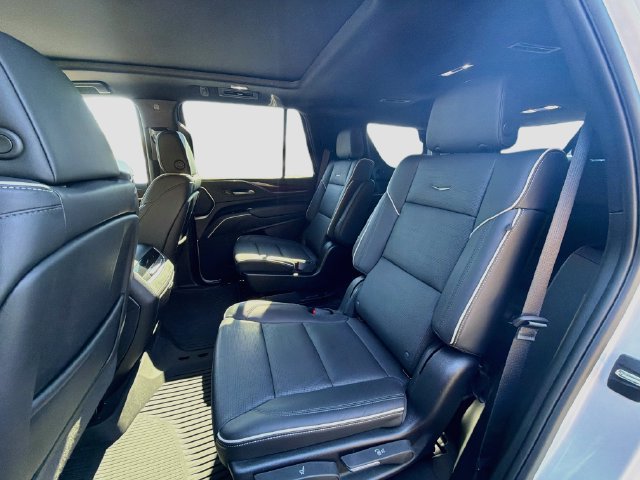 Used 2023 Cadillac Escalade Premium Luxury AWD/4WD image 21
