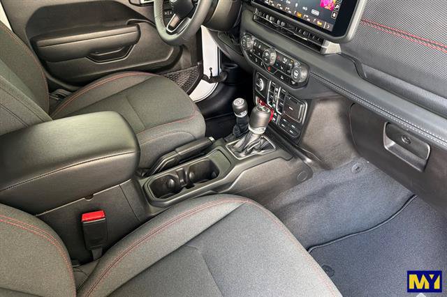 Used 2025 Jeep Wrangler Unlimited Rubicon w/ Convenience Group AWD/4WD image 19