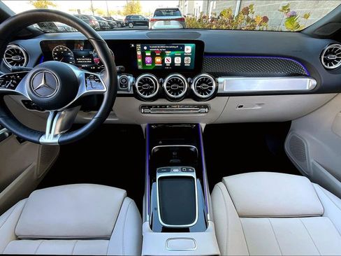 Used 2025 Mercedes-Benz GLB 250 4MATIC image 15
