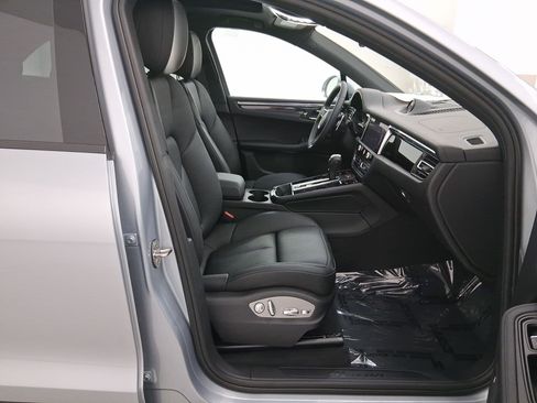 Used 2026 Porsche Macan image 35
