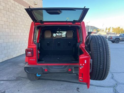 Used 2023 Jeep Wrangler Unlimited Sahara image 18
