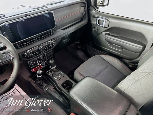 Used 2024 Jeep Gladiator Rubicon w/ Technology Group image 19