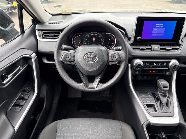 Used 2025 Toyota RAV4 XLE AWD/4WD image 29