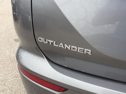 Used 2024 Mitsubishi Outlander SE AWD/4WD image 11