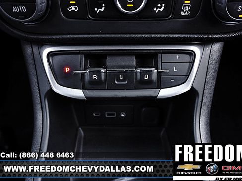 Used 2024 GMC Terrain SLE w/ Driver Convenience Package image 19