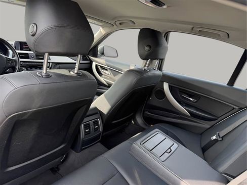 Used 2018 BMW 320i Sedan image 24