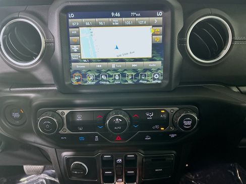 Used 2022 Jeep Wrangler Unlimited Sahara image 23