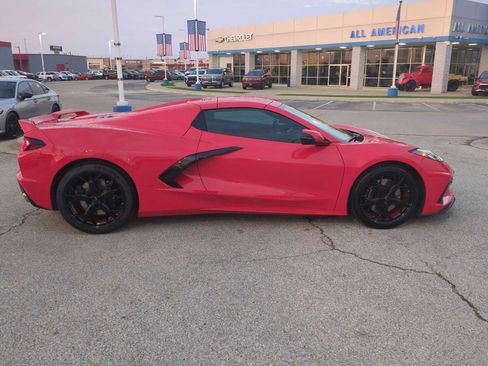 Used 2022 Chevrolet Corvette Stingray Convertible w/ Z51 Performance Package RWD image 9