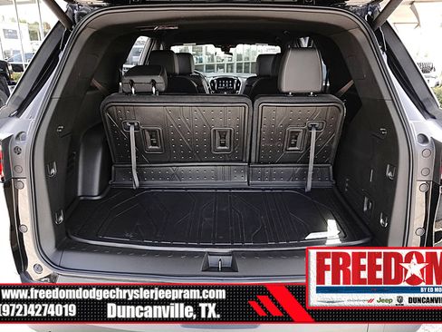 Used 2023 Chevrolet Traverse LT w/ LPO, Floor Liner Package AWD/4WD image 45