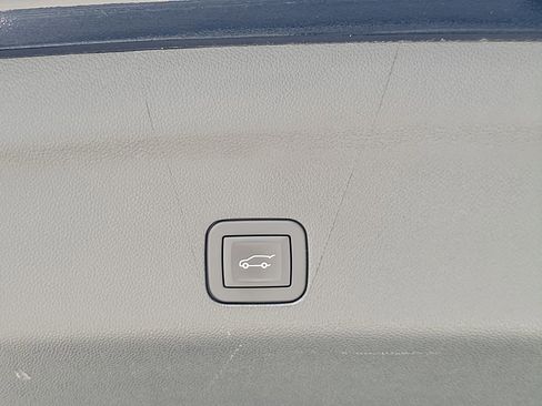 Used 2025 Chevrolet Tahoe LT image 17