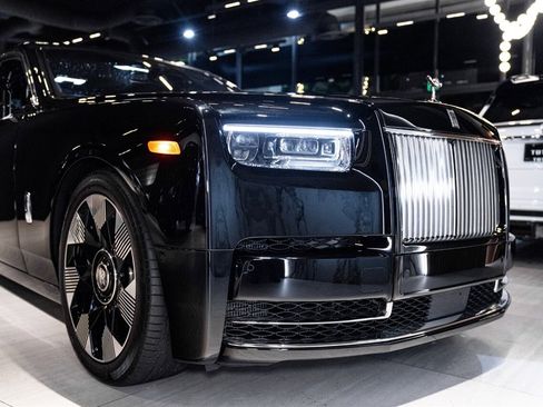 Used 2024 Rolls-Royce Phantom Sedan image 26