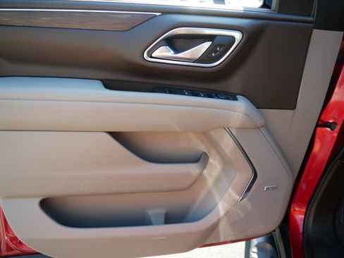 Used 2024 Chevrolet Tahoe Z71 w/ Off-Road Capability Package image 30