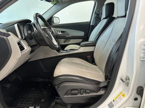 Used 2017 Chevrolet Equinox Premier w/ Enhanced Convenience Package AWD/4WD image 10