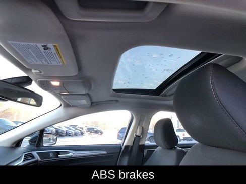 Used 2020 Ford Fusion SE image 23