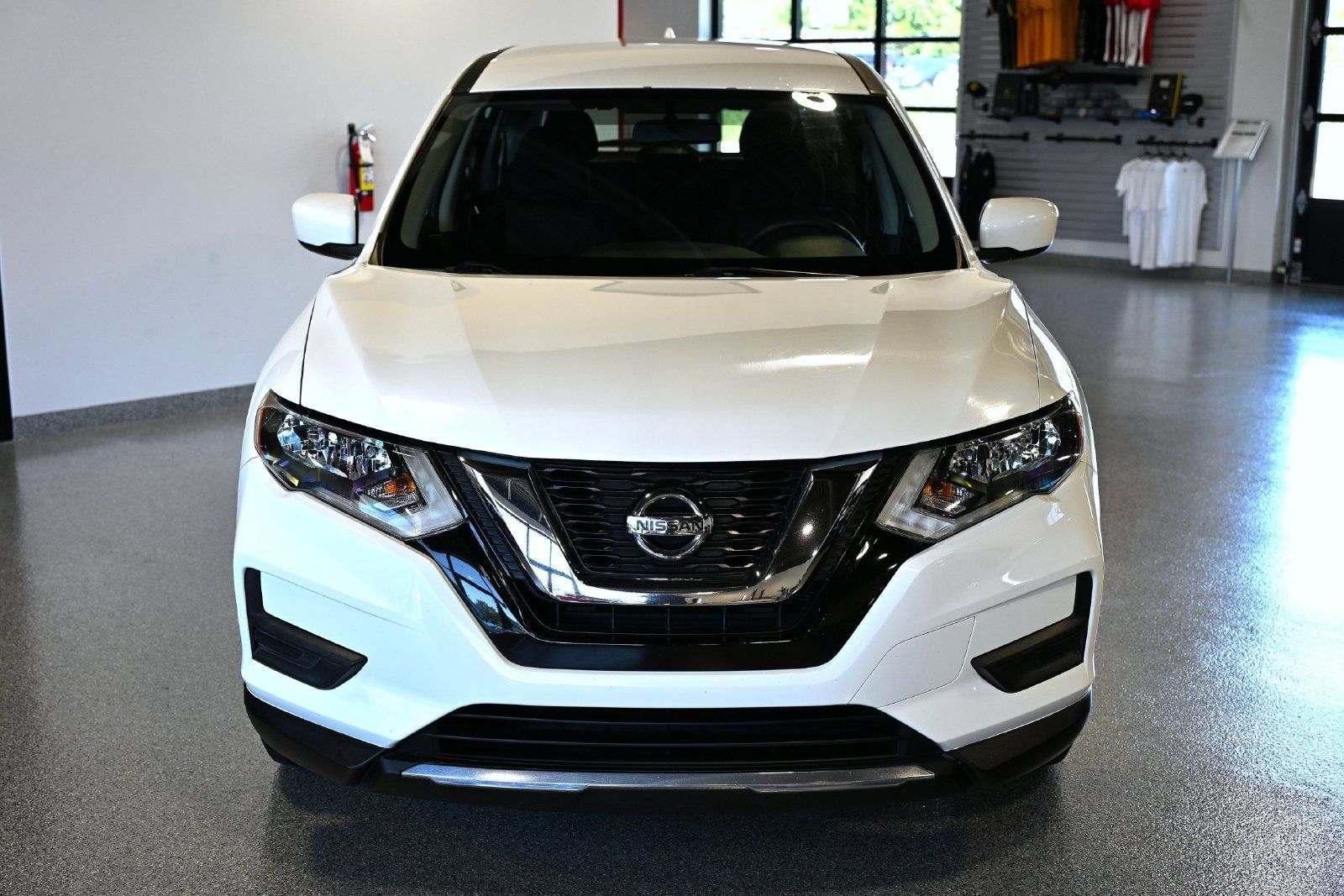 Used 2017 Nissan Rogue S FWD image 2