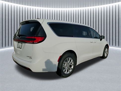 New 2026 Chrysler Pacifica Limited w/ Uconnect Theater Family Group image 6