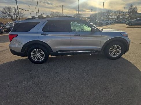 Used 2021 Ford Explorer XLT image 6
