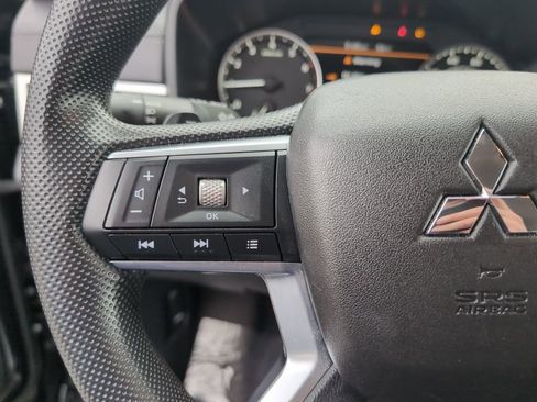 Used 2024 Mitsubishi Outlander ES image 19