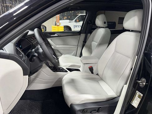 Used 2022 Volkswagen Tiguan SE R-Line AWD/4WD image 15