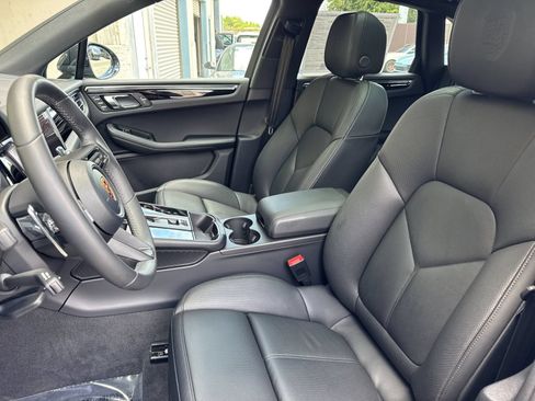 Certified 2026 Porsche Macan AWD/4WD image 5