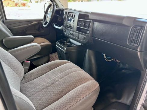Used 2015 Chevrolet Express 2500 image 12