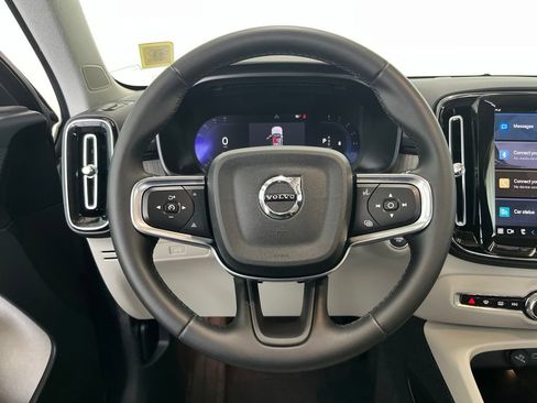 Used 2024 Volvo XC40 B5 Plus w/ Climate Package AWD/4WD image 6