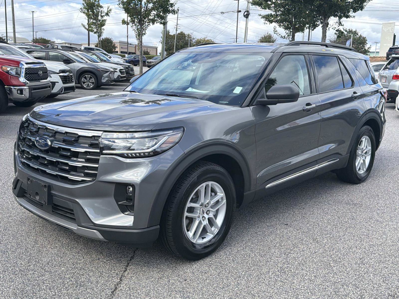Used 2025 Ford Explorer Active w/ Active Comfort Package RWD image 5
