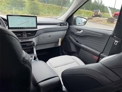 New 2025 Ford Escape Base image 25