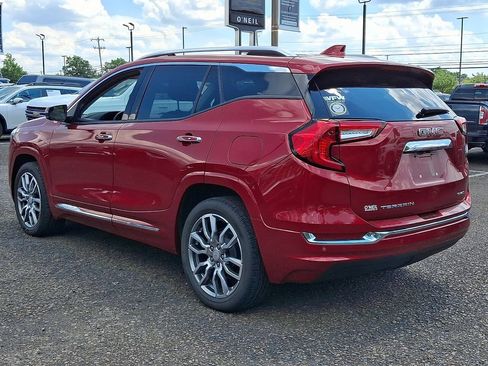 Used 2023 GMC Terrain Denali w/ Denali Premium Package AWD/4WD image 4