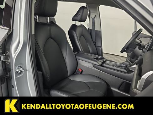 Used 2025 Toyota Grand Highlander AWD image 21
