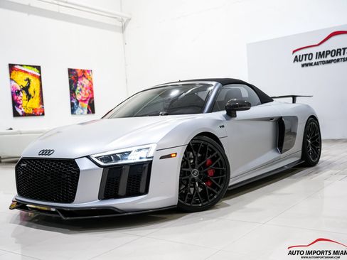 Used 2018 Audi R8 V10 w/ Carbon Exterior Package AWD/4WD image 45