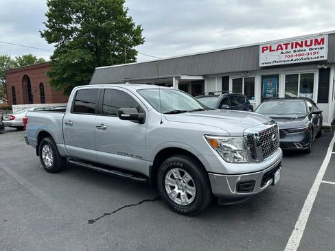 Used 2018 Nissan Titan SV AWD/4WD image 1