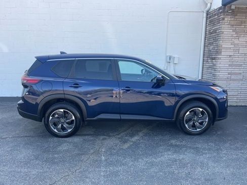 Used 2024 Nissan Rogue SV FWD image 1