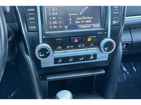 Used 2014 Toyota Camry SE image 22