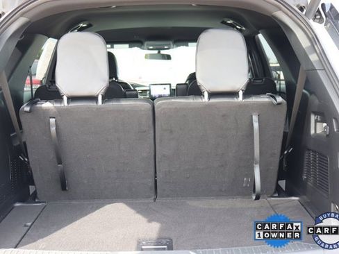 Used 2020 Ford Explorer XLT w/ Comfort Package image 12