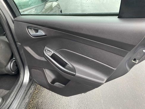 Used 2015 Ford Focus SE image 33