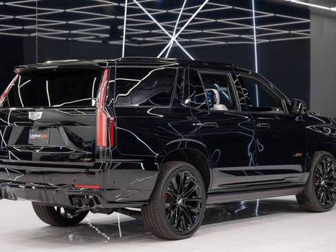 Used 2026 Cadillac Escalade V w/ LPO, ONYX Package image 13